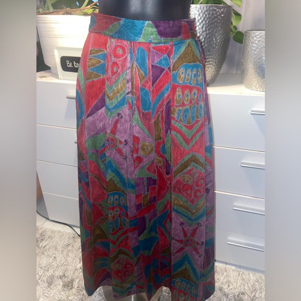 Women's vintage GEIGER 100% pure wool, pleated skirt  side zipper/pockets